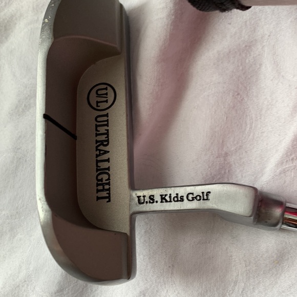 US Kids Golf bag Pink Gently Used 2 Clubs gloves size JM Golf Sport Girls - Picture 3 of 11